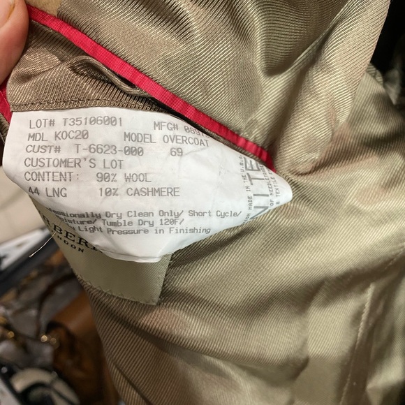 Burberry men’s Coat 44long with defect - Picture 13 of 15